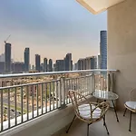 2 Bedroom Apartment Blvd Central 1 With Boulevard Views