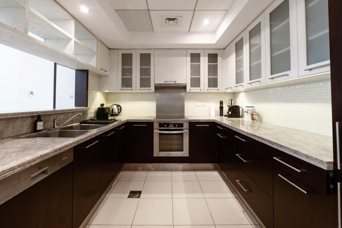 2 Bedroom Blvd 1 With Boulevard Views