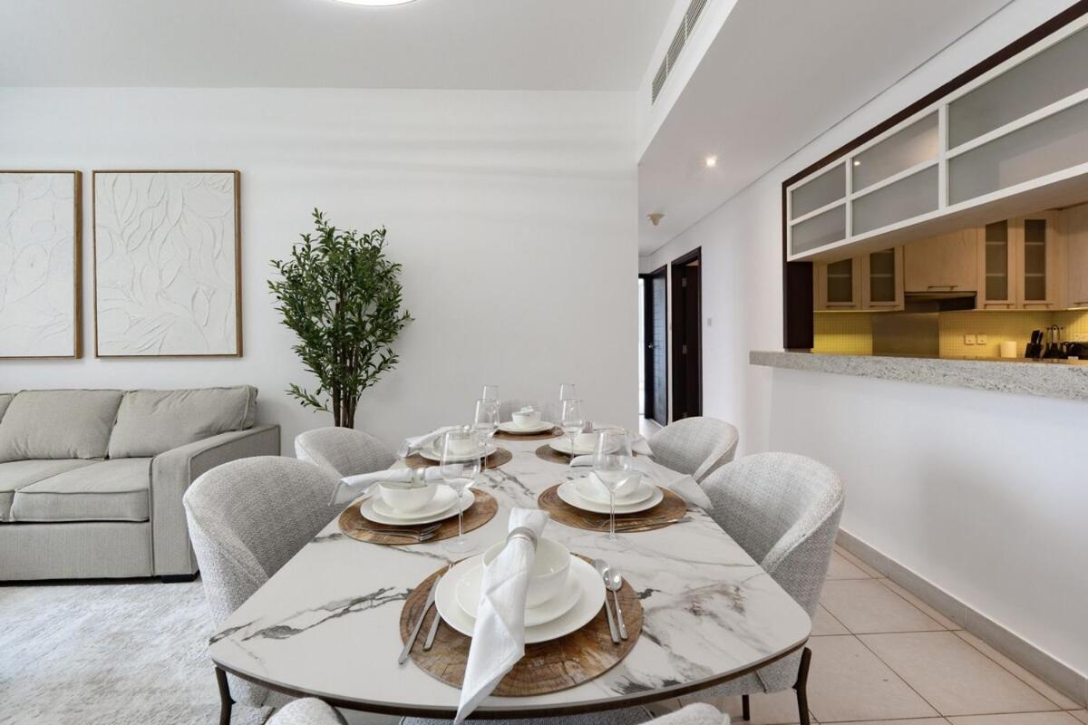 2 Bedroom Blvd 1 With Boulevard Views Apartment *