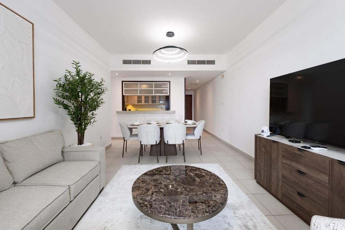 2 Bedroom Blvd 1 With Boulevard Views Apartment *