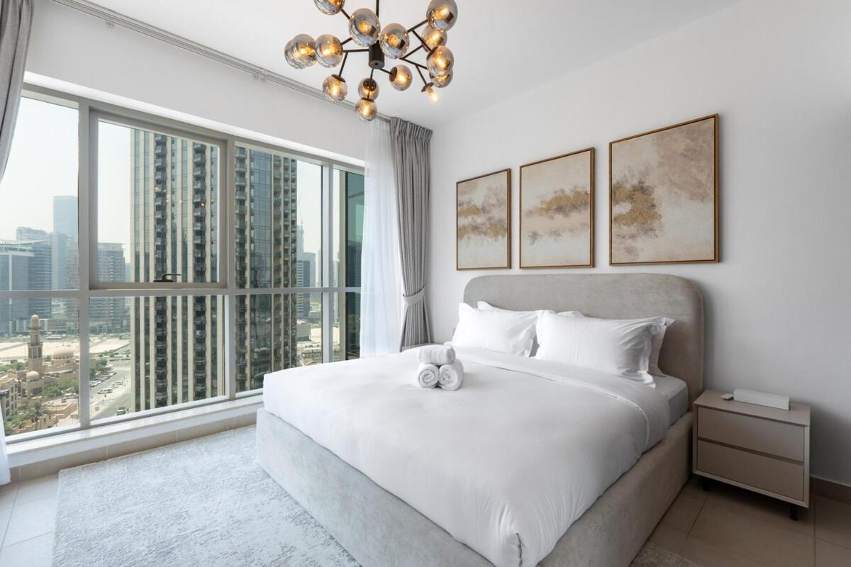 2 Bedroom Blvd 1 With Boulevard Views *